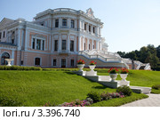 Усадьба Барятинских, Марьино, южный фасад дворца. Рыльский район (2011 год). Редакционное фото, фотограф Irina Kruskop / Фотобанк Лори