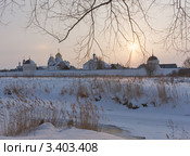 Суздаль в марте. Вид на Покровский монастырь вечером (2012 год). Стоковое фото, фотограф Павел Широков / Фотобанк Лори