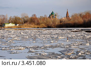 Ледоход на Которосли в Ярославле (2012 год). Стоковое фото, фотограф Голованов Сергей / Фотобанк Лори