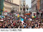 Участники флешмоба "Дримфлеш 2012" на Старом Арбате, Москва, Россия. Редакционное фото, фотограф Николай Винокуров / Фотобанк Лори