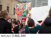 Участники флешмоба "Дримфлеш 2012" на улице Арбат пускают мыльные пузыри. Москва, Россия. Редакционное фото, фотограф Николай Винокуров / Фотобанк Лори