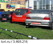 Продажа автомобилей с пробегом. "Реутов-моторс". Носовихинское шоссе, 5. Реутов (2012 год). Редакционное фото, фотограф lana1501 / Фотобанк Лори