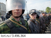 Полицейский кордон на Большом каменном мосту на "Марше миллионов" в городе Москве, Россия (2012 год). Редакционное фото, фотограф Николай Винокуров / Фотобанк Лори