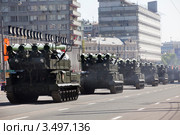Российский самоходный зенитно-ракетный комплекс "Бук" проходит по Новому Арбату с утренней репетиции Парада Победы, Москва (2012 год). Редакционное фото, фотограф Николай Винокуров / Фотобанк Лори