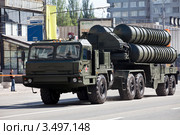 Российский зенитно-ракетный комплекс С-400 "Триумф" проходит по Новому Арбату с утренней репетиции Парада Победы, Москва (2012 год). Редакционное фото, фотограф Николай Винокуров / Фотобанк Лори