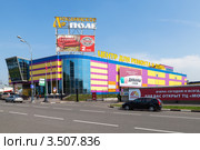 Строительный рынок "Люблинское поле" (2012 год). Редакционное фото, фотограф Родион Власов / Фотобанк Лори