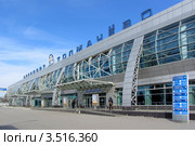 Здание аэропорта "Толмачёво", Новосибирск, Россия (2012 год). Редакционное фото, фотограф Григорий Писоцкий / Фотобанк Лори