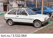 Белый автомобиль ЗАЗ-1102 "Таврия" (2012 год). Редакционное фото, фотограф Сергей Лаврентьев / Фотобанк Лори