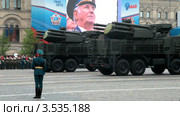 Парад на Красной площади в Москве, посвященный 67-й годовщине победы в Великой отечественной войне. Проход военной техники, ЗПРК С-1 "Панцирь" (2012 год). Редакционное видео, видеограф Игорь Долгов / Фотобанк Лори