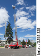 Выставка "Комплексная безопасность 2012" на ВВЦ (ВДНХ). Автоподъёмник пожарный. Редакционное фото, фотограф Елена Коромыслова / Фотобанк Лори