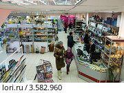 В одном из залов торгового центра "Кристалл". Бабаево (2012 год). Редакционное фото, фотограф Румянцева Наталия / Фотобанк Лори