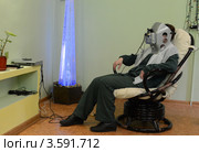 Релаксация в кабинете психолога с помощью аппарата СЗИТ-202 (2012 год). Редакционное фото, фотограф Free Wind / Фотобанк Лори