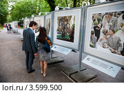 Фотовыставка под открытым небом "Связь большого города. 130 Лет МГТС" на Гоголевском бульваре, Москва (2012 год). Редакционное фото, фотограф Николай Винокуров / Фотобанк Лори