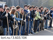 Студенческий субботник на Речном вокзале. Москва, 2008год. Редакционное фото, фотограф Danilov  Aleksandr / Фотобанк Лори