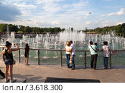 Светодинамический фонтан. Остров-подкова. (2012 год). Редакционное фото, фотограф Родион Власов / Фотобанк Лори
