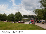 Вид Нижний Пруд с фонтаном на острове-подкове в музее-заповеднике Царицыно (2012 год). Редакционное фото, фотограф Родион Власов / Фотобанк Лори