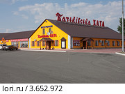 Сеть дорожных ресторанов "Батькивська хата" на трассе Е95 (2012 год). Редакционное фото, фотограф Михаил Рыбачек / Фотобанк Лори