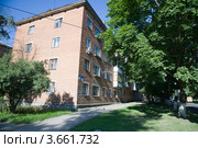 Дом из красного кирпича, Щекино (2012 год). Стоковое фото, фотограф Вячеслав Потапов / Фотобанк Лори
