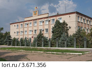 Город Нефтекумск. Здание администрации (2012 год). Редакционное фото, фотограф Андрей Ижаковский / Фотобанк Лори