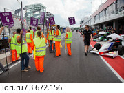 Болиды Формула 2.0 участвует в чемпионате "Мировая серия Renault" на треке "Moscow Raceway" в Подмосковье (2012 год). Редакционное фото, фотограф Николай Винокуров / Фотобанк Лори