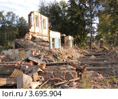 Сломанный дом. Стоковое фото, фотограф Алена Крюкова / Фотобанк Лори