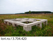Столбчатый фундамент для дачи. Стоковое фото, фотограф Виктор Сагайдашин / Фотобанк Лори