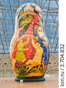 Гигантская матрёшка "Палех" в ТРЦ "Афимолл Сити" (2012 год). Редакционное фото, фотограф Алёшина Оксана / Фотобанк Лори