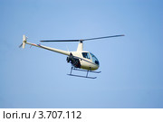 Вертолет "Робинсон" R22 в полете (2009 год). Редакционное фото, фотограф Василий Фирсов / Фотобанк Лори