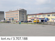 Город Ишим. Поликлиника № 3 и торговый центр "Магнит" (2012 год). Редакционное фото, фотограф Александр Тараканов / Фотобанк Лори
