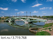 Мост через Средний Царицынский пруд (2012 год). Редакционное фото, фотограф Алексей Голованов / Фотобанк Лори