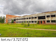 Заброшенное промышленное здание, город Пустошка, Псковская область (2012 год). Стоковое фото, фотограф Галина Ермолаева / Фотобанк Лори
