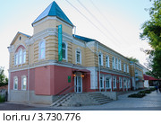 Здание Сбербанка в городе Нытва. Пермский край. Россия (2012 год). Редакционное фото, фотограф Андрей Щекалев (AndreyPS) / Фотобанк Лори