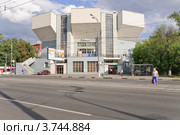 Театр Романа Виктюка, бывший клуб (дом культуры) имени И.В. Русакова (2012 год). Редакционное фото, фотограф Алёшина Оксана / Фотобанк Лори