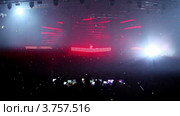 Популярный датский Диджей Armin Van Buuren на сцене (2011 год). Редакционное видео, видеограф Losevsky Pavel / Фотобанк Лори