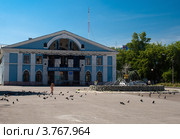 Фонтан у Городского центра культуры города Новоалтайска (2012 год). Редакционное фото, фотограф Alexey D. / Фотобанк Лори