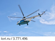 Вертолет Ми-8 Казанского авипредприятия в небе (2012 год). Редакционное фото, фотограф Илюхина Наталья / Фотобанк Лори