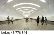 Пассажиры на станции метро Перово, таймлапс (2012 год). Редакционное видео, видеограф Losevsky Pavel / Фотобанк Лори
