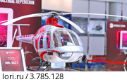 Модель вертолета МИ-34C1 на выставке (2012 год). Редакционное видео, видеограф Losevsky Pavel / Фотобанк Лори