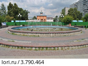 Вид из парка города Щербинки на фонтан и храм. Новая Москва (2012 год). Редакционное фото, фотограф lana1501 / Фотобанк Лори