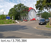 На  улице Победы в городе  Ладушкине Калининградской области (2012 год). Редакционное фото, фотограф Ирина Борсученко / Фотобанк Лори