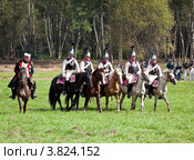 М.И.Кутузов и русские кирасиры на Бородинском поле (2012 год). Редакционное фото, фотограф Наталья Волкова / Фотобанк Лори