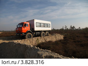 Строительство дороги на месторождение в Западной Сибири (2012 год). Редакционное фото, фотограф Валерий Акулич / Фотобанк Лори