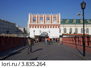 Кутафья башня. Вход на территорию Московского Кремля (2012 год). Редакционное фото, фотограф Яна Королёва / Фотобанк Лори