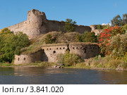 Вид на Новую (Водяную) башню и Потайной бастион. Ивангородская крепость (2012 год). Стоковое фото, фотограф Виктор Карасев / Фотобанк Лори