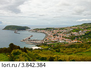 Вид сверху на порт и город Орта, Азорские острова (2012 год). Стоковое фото, фотограф Юлия Бабкина / Фотобанк Лори