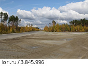 Автомобильная дорога на месторождение (2012 год). Редакционное фото, фотограф Валерий Акулич / Фотобанк Лори