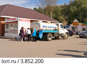 Виды Волоколамска. Молоковоз (2012 год). Редакционное фото, фотограф Сергей Лаврентьев / Фотобанк Лори