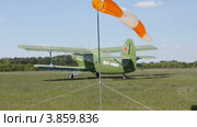 Биплан Ан-2 (Антонов) на взлете (2012 год). Редакционное видео, видеограф Фотограф / Фотобанк Лори