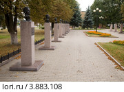 Аллея героев, Валуйки (2012 год). Редакционное фото, фотограф Вячеслав Потапов / Фотобанк Лори