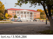 Г. Коряжма Архангельской области. Центральная площадь города - площадь Ленина. Дом культуры. (2012 год). Редакционное фото, фотограф Ирина Бобрешова / Фотобанк Лори